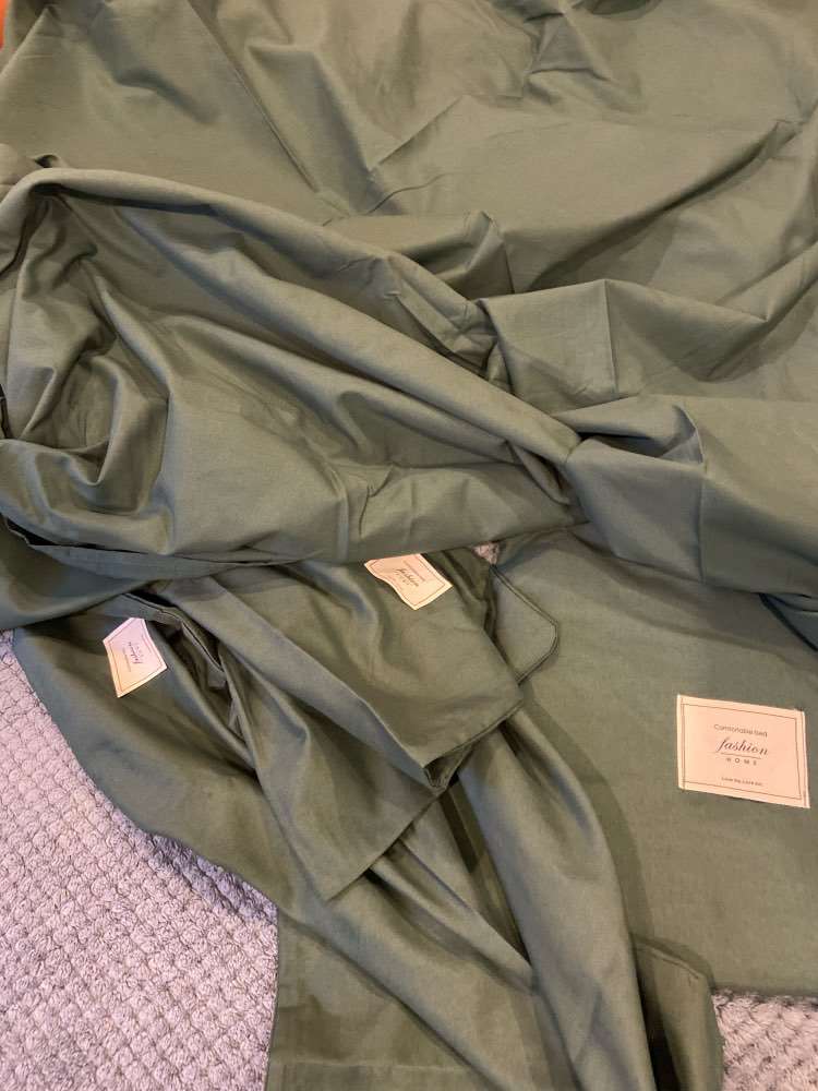 Luxurious 4 Piece Bedding Set - ChoreGirl