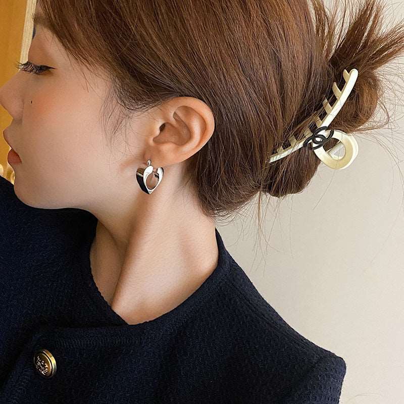 Women's Heart Shape Metal Retro High Quality Earrings - ChoreGirl