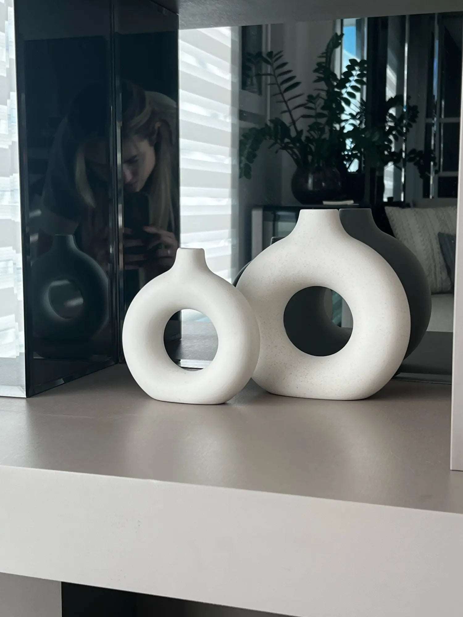 Circular Hollow Ceramic Vase - ChoreGirl