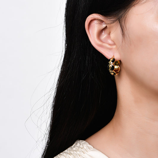 Women's Retro Black Epoxy Queen Head Hoop Earrings - ChoreGirl