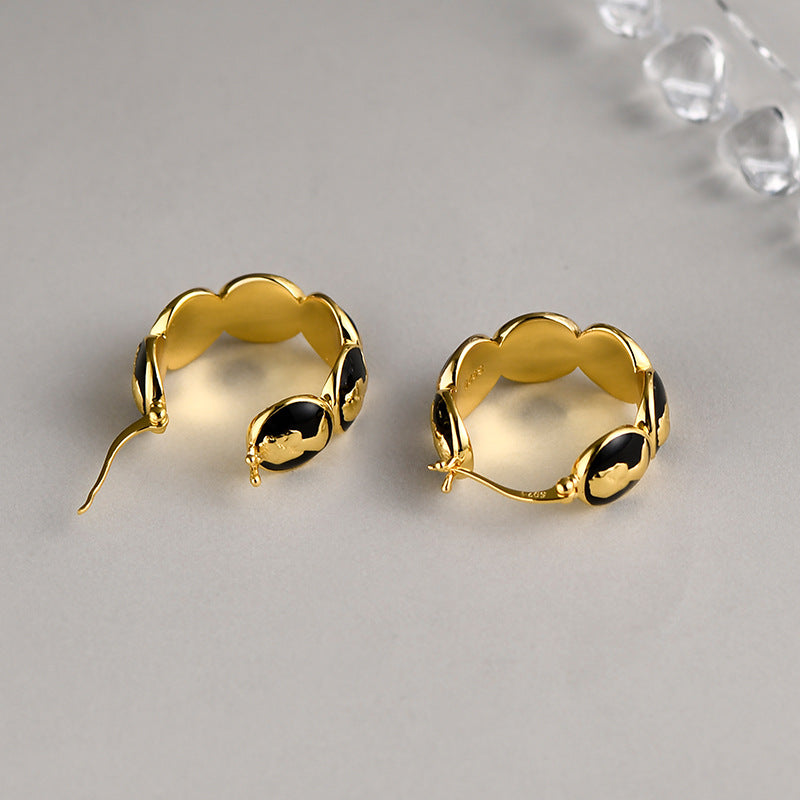 Women's Retro Black Epoxy Queen Head Hoop Earrings - ChoreGirl