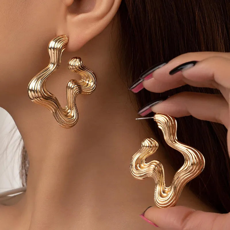 Women's Retro Style Groovy Exaggerated Earrings - ChoreGirl