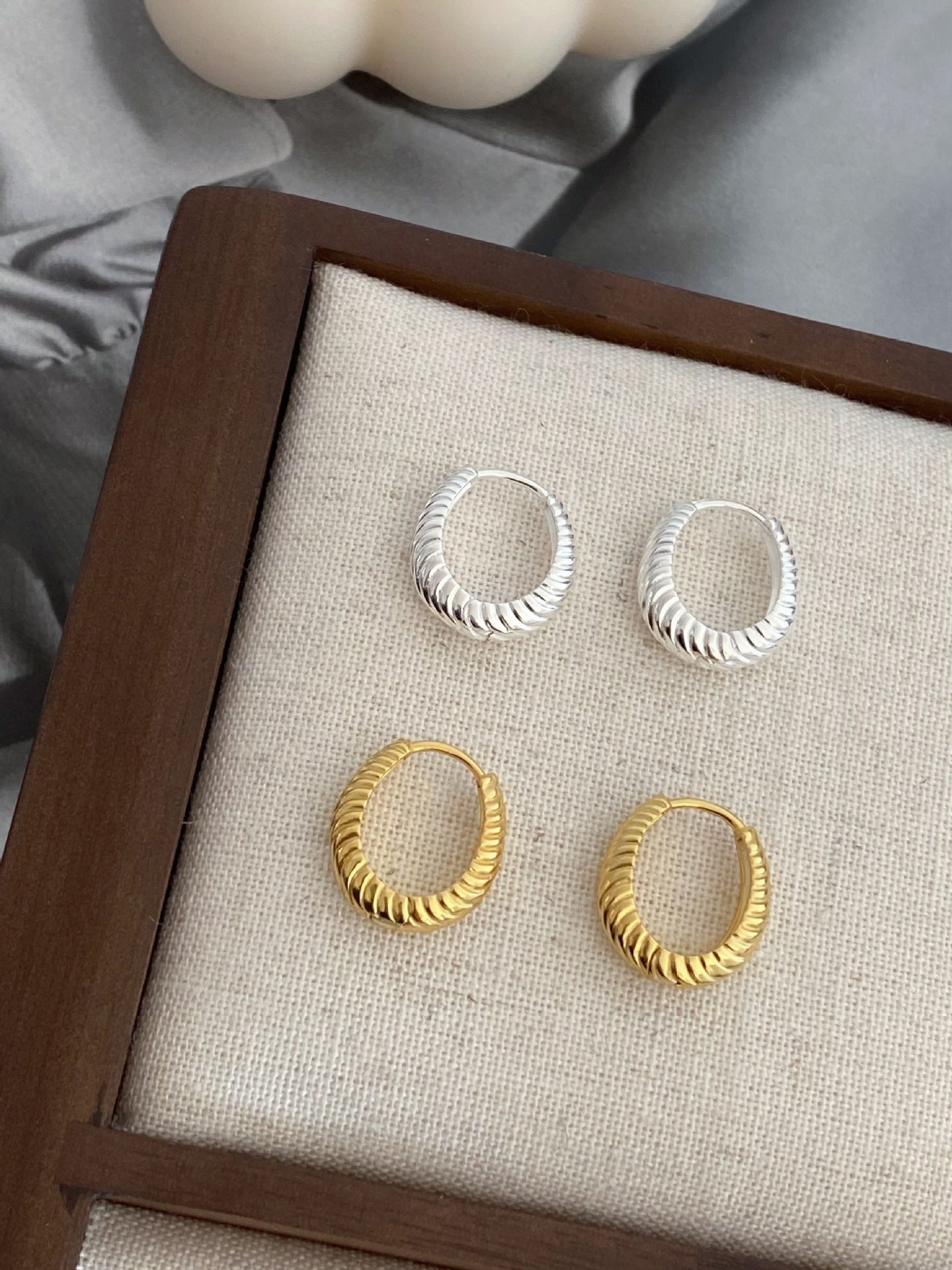 Women's Geometric Ellipse Corrugated Twist Earrings - ChoreGirl