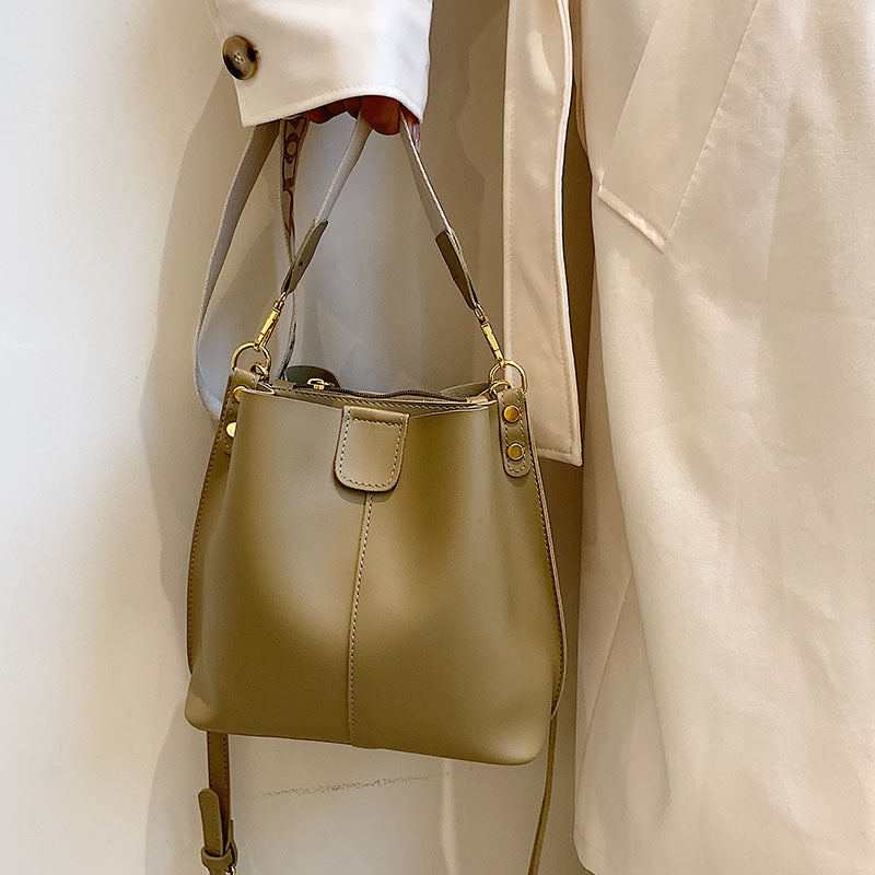 Women's French Minority Design Simple Wide Shoulder Strap Bucket Bag - ChoreGirl