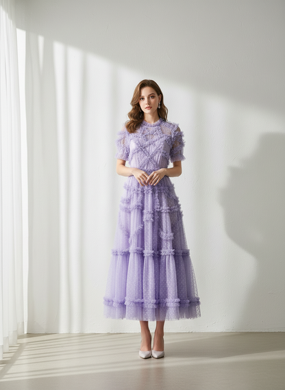 Elegantes Midi-Kleid aus Spitzen- und Netzstoff