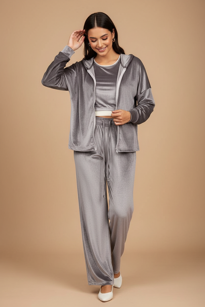 Dreiteiliges Outfit-Set aus glatter, weicher Samt-Kapuzenjacke, Oberteil und Hose für Damen