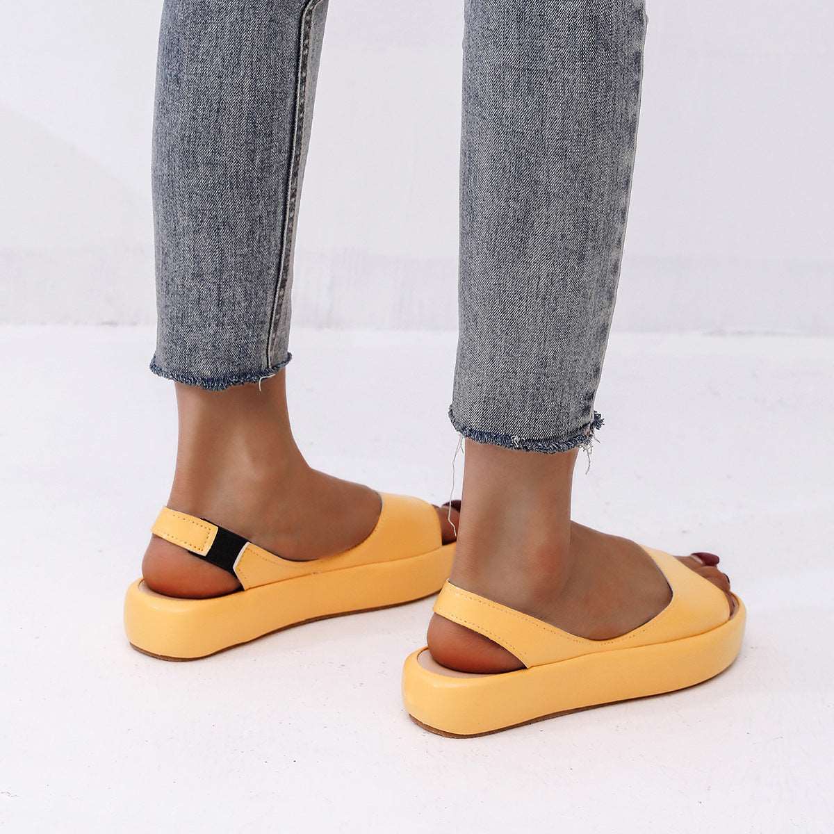 Women's Summer Flat Sandals With Back Strap Design - ChoreGirl