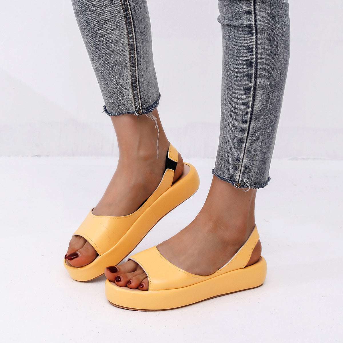 Women's Summer Flat Sandals With Back Strap Design - ChoreGirl