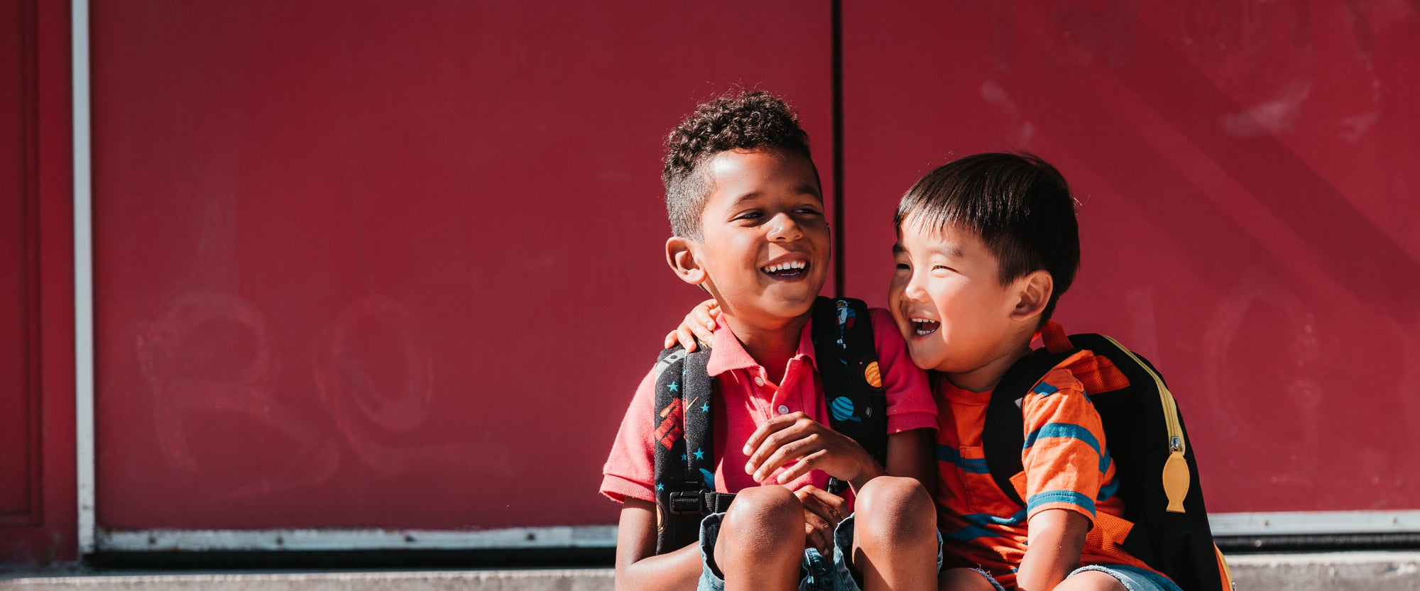 kids-giggle-on-steps